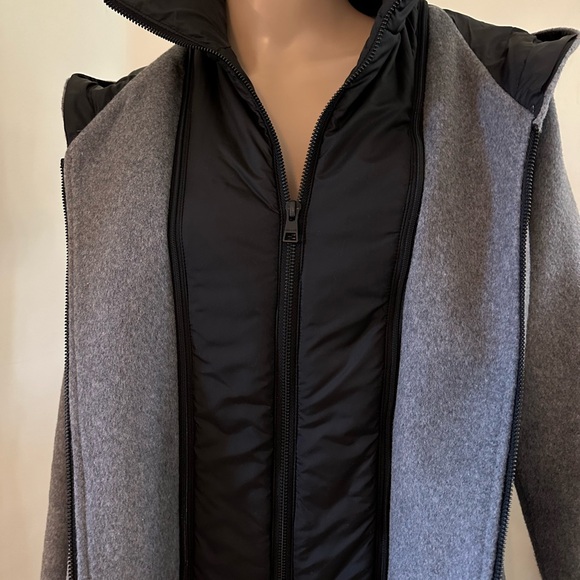 Winter coat by Soia&Kyo with convertible details. Size 4 - Picture 8 of 16